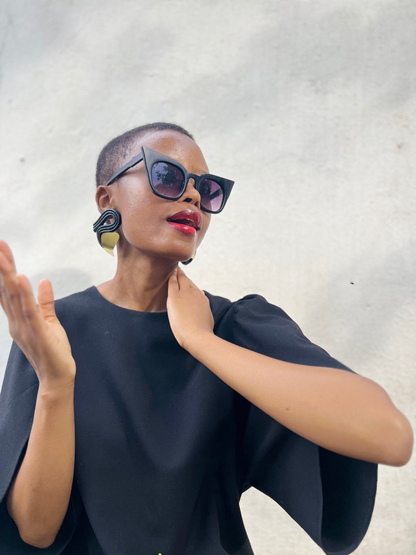 Evoke earrings - black