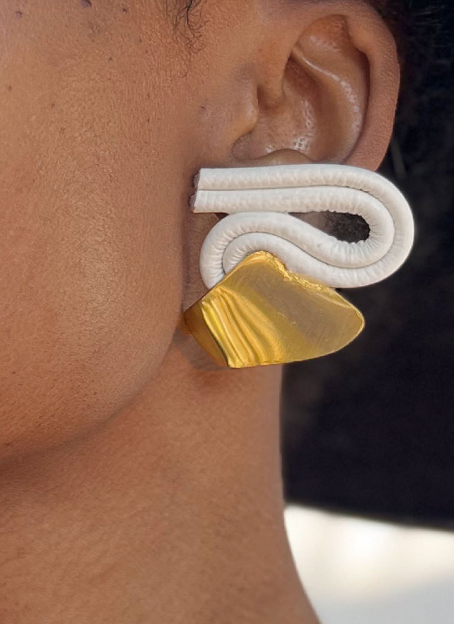 Evoke earrings - mini white