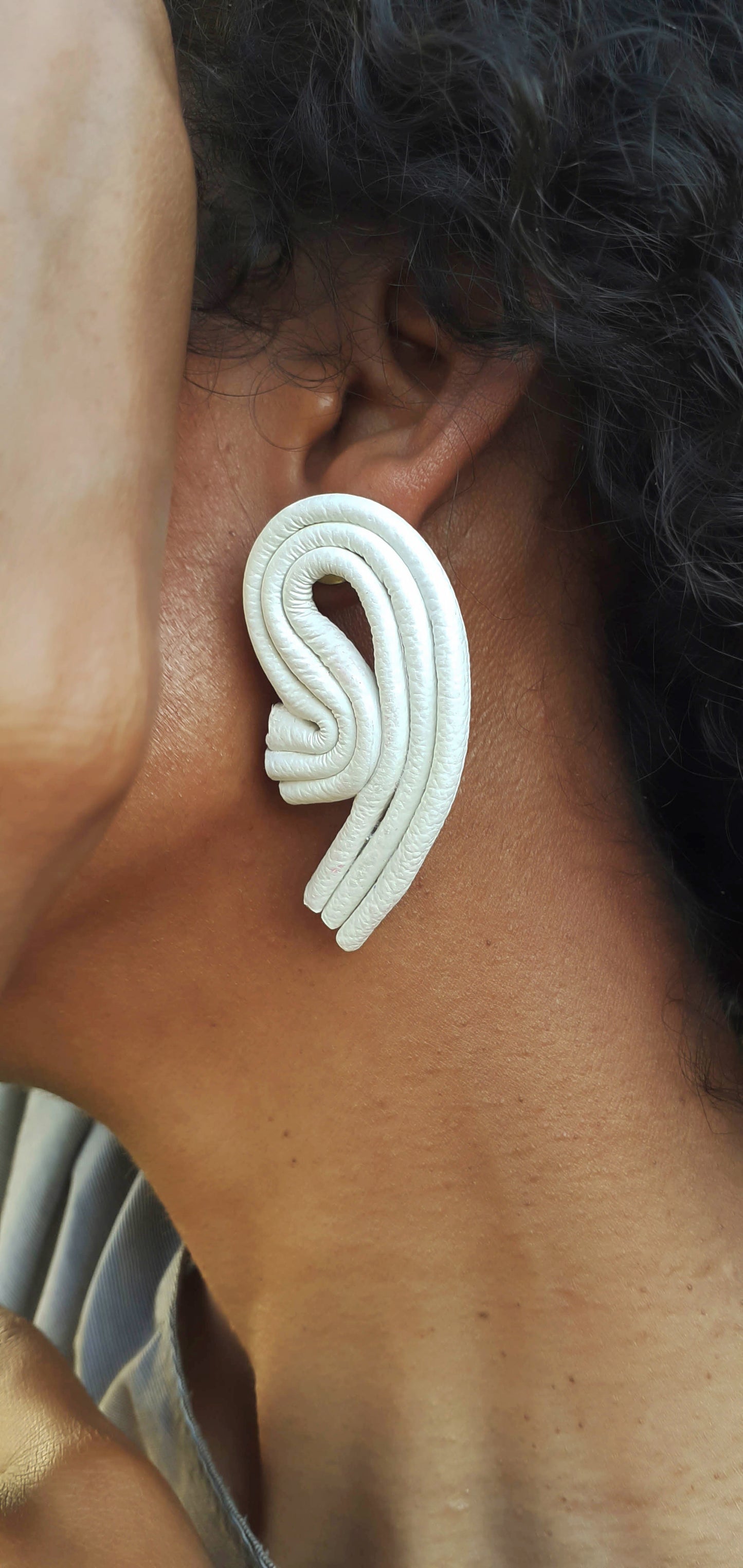 Flow Earrings - white small